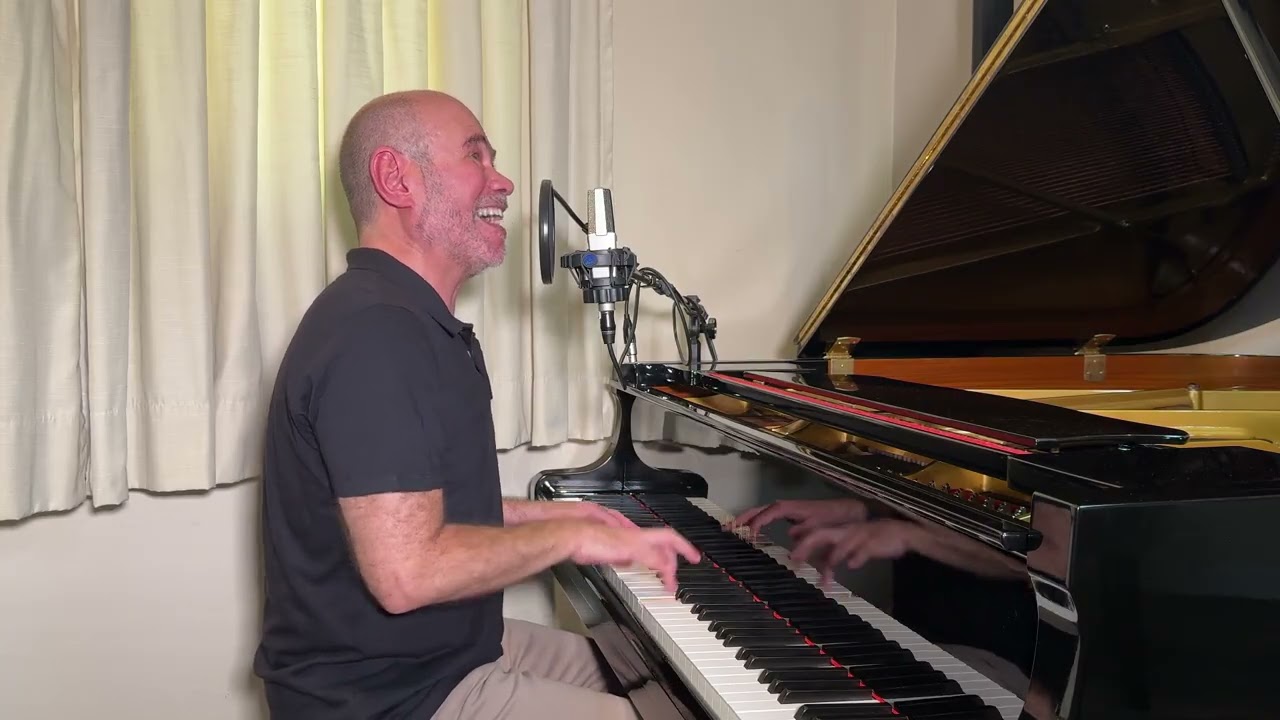 CHARLIE BROWN - PIANO E VOZ ARI PROTÁZIO