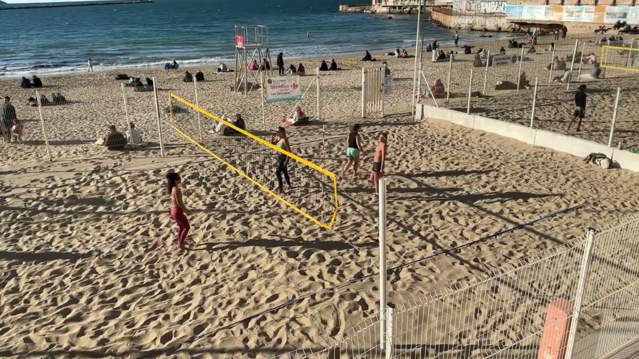 Tiny beach @ MARSEILLE #monents #travel #marseille #france #europe #sunday  11.01.2026