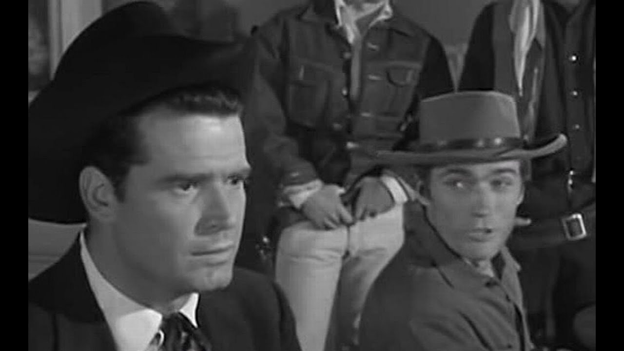 Bret Maverick (James Garner) Fist Fight  Red Hardigan (Clint Eastwood) WHO WINS? - Old Trading Post