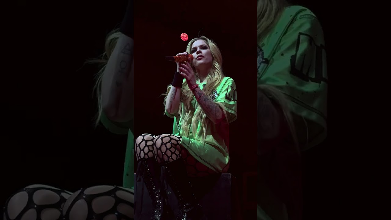 Avril Lavigne - Love It When You Hate Me (Greatest Hits Tour Live at Amphitheatre, Phoenix 2024)