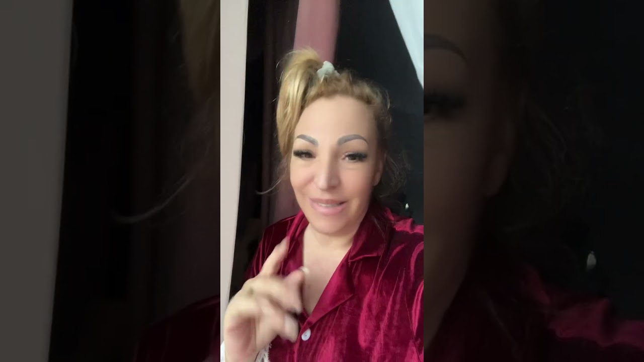 Faceți cumpărările❓Luați tot  și pe vânzătoarea și pe nenea de la pază!😂😂😂😂