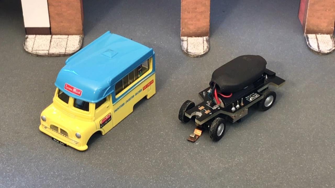 Oxford Diecast Bedford CA Ice Cream Van running on the Faller Car System