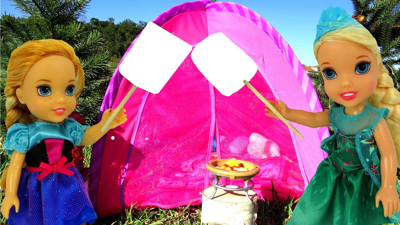CAMPING ! ELSA & Anna Toddlers - Toy bear - Marshmallow - Tent- Picnic- Outdoors - Playing