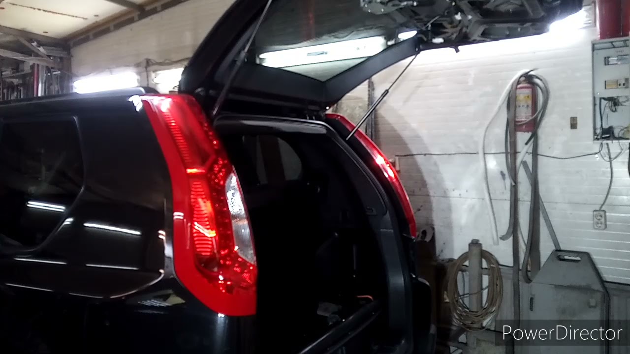 Как снять накладку крышки багажника Ниссан икс трейл 2011