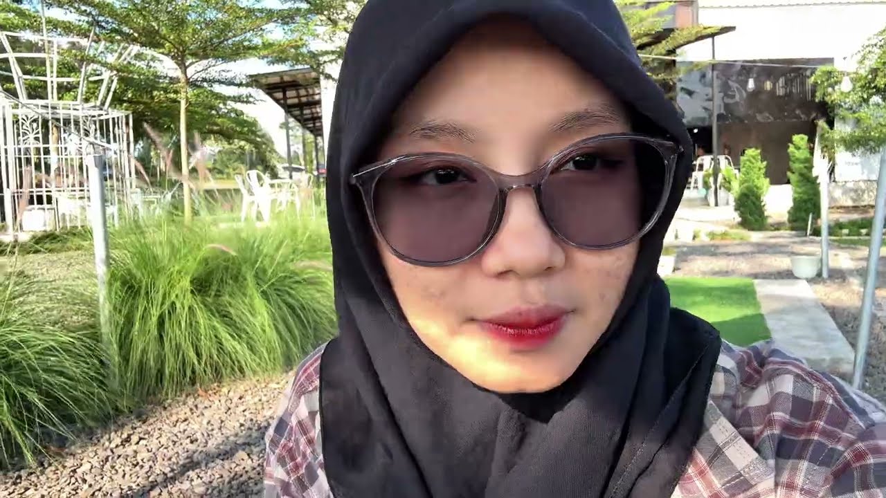Vlog 4: Ngopi di Cafe Tengah Kebun Subang ☕️🌱