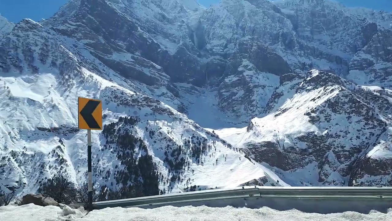 This road trip keylong Tu Shishu roadside full snow