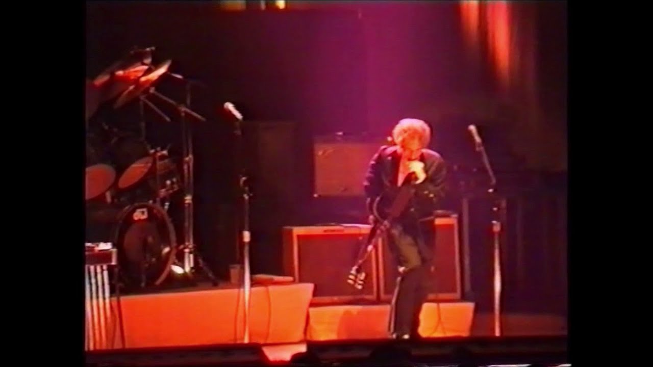 Bob Dylan 'One Too Many Mornings' (live 2000)