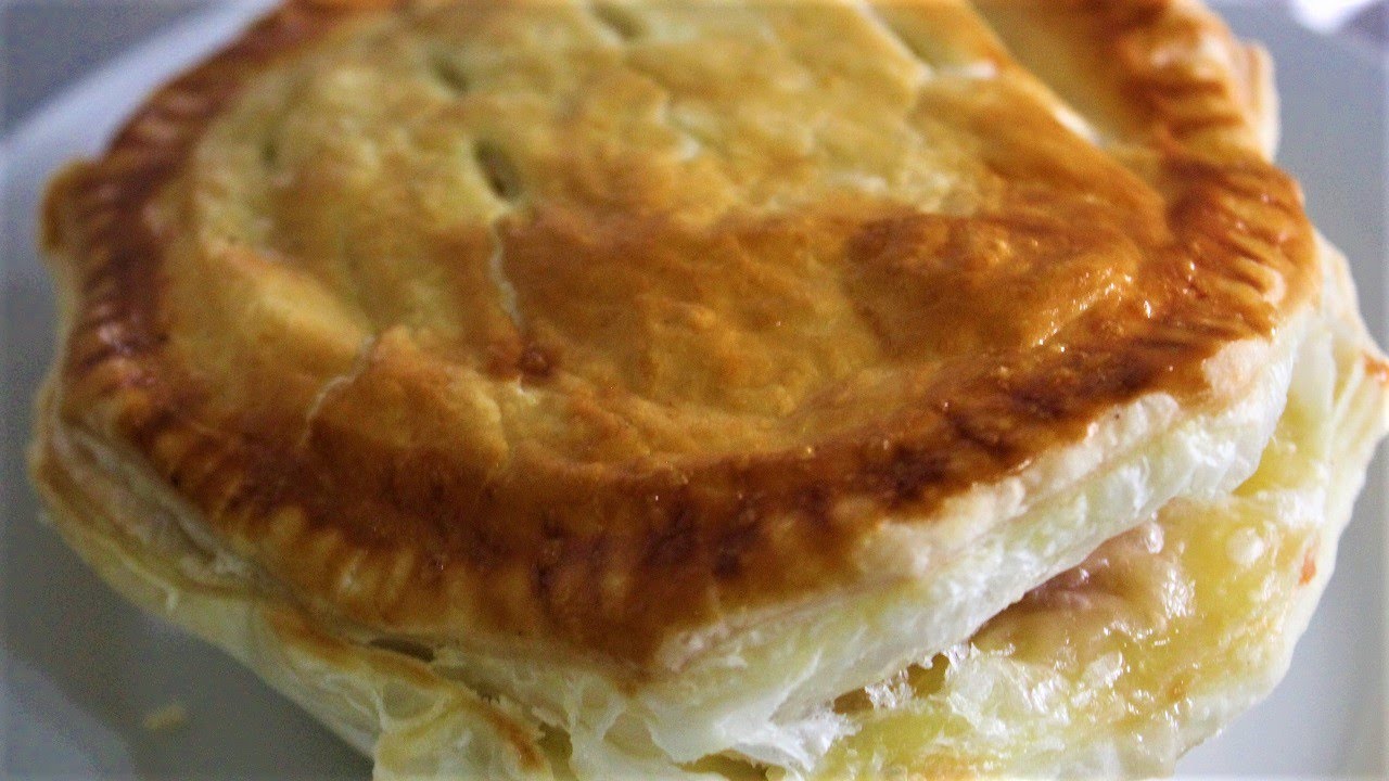 Cauliflower Cheese Pie With Caramelized Red Onions | Vegetarian Pie