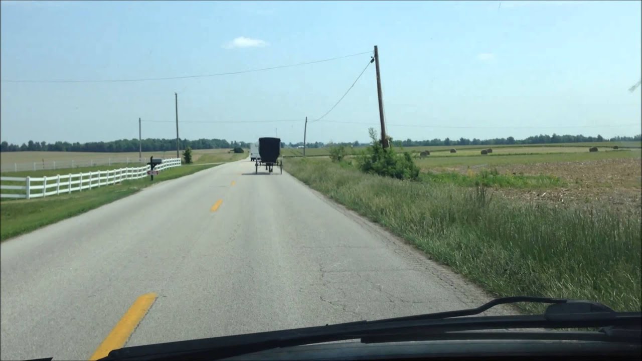 AMISH PEOPLE'S MODE OF TRANSPORTATION NEAR HODGENVILLE KENTUCKY - 2014.
