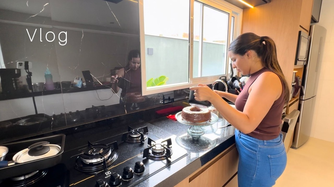 Cuidando da casa 🏡 Bolo de cenoura pra adoçar o dia 🍰