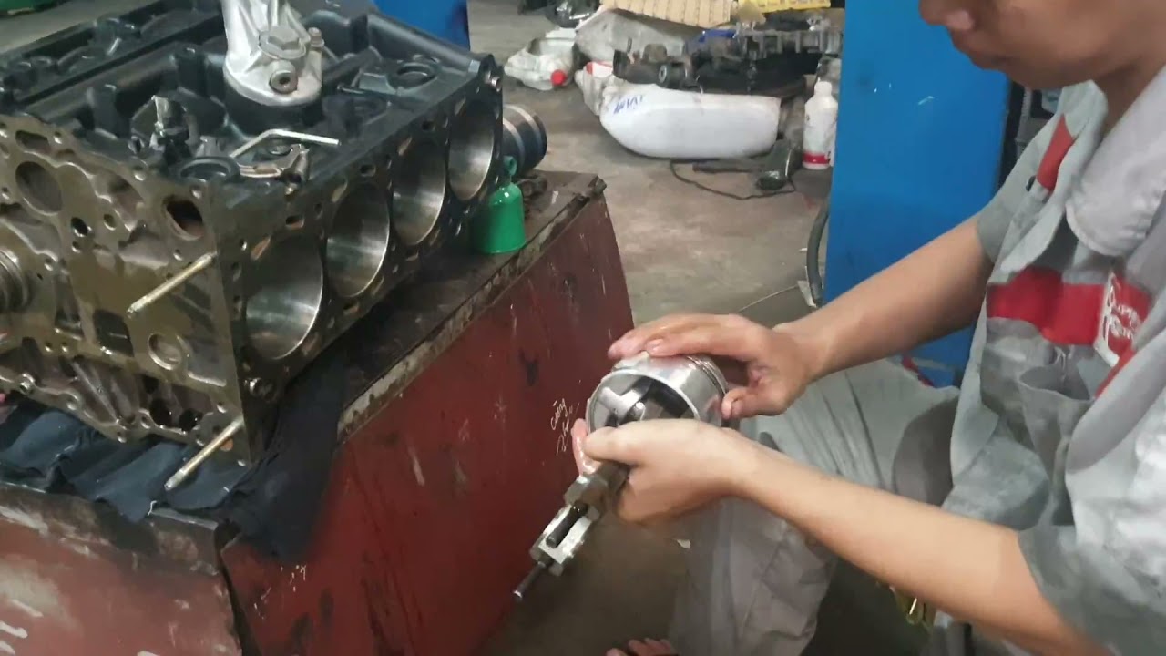 Cách lắp pít tông, bạc xéc măng vào lòng xy lanh ô tô