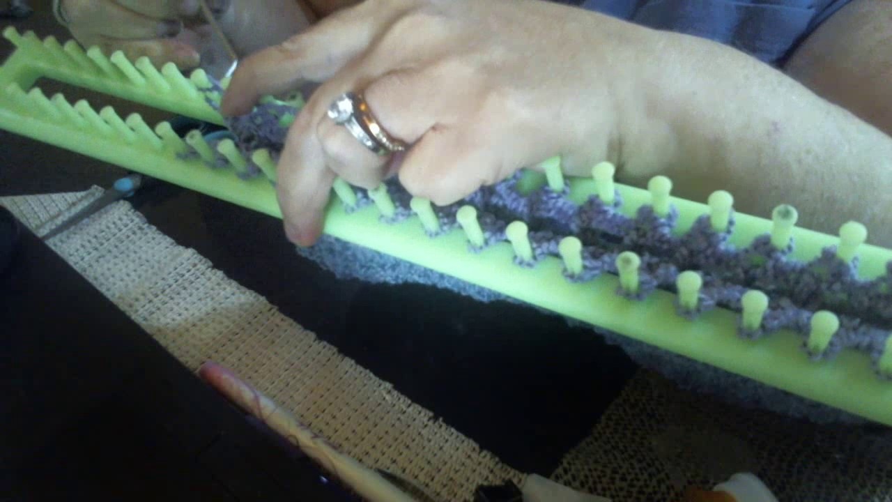 HOW I DO THE DOUBLE FIGURE 8 STITCH FOR A LACY LOOKING SHAWL