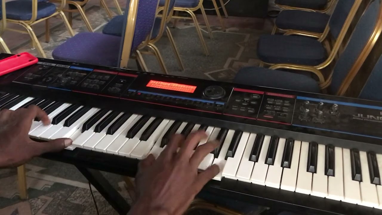 Piano lesson: some licks for African (Ghanaian/Pentecostal) praises