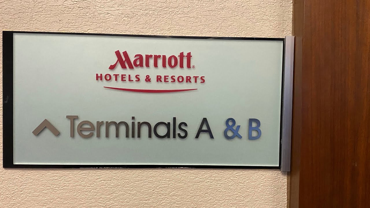 Houston Airport Marriott at IAH - King Suite