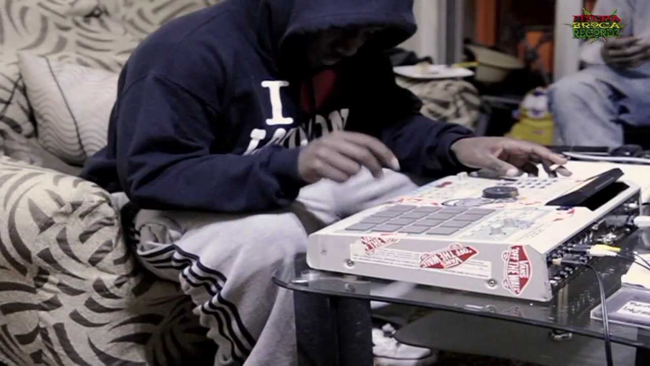 YTZ SOUND (BTG, SINGA) ft FINEX  - Lagrimas  da vida