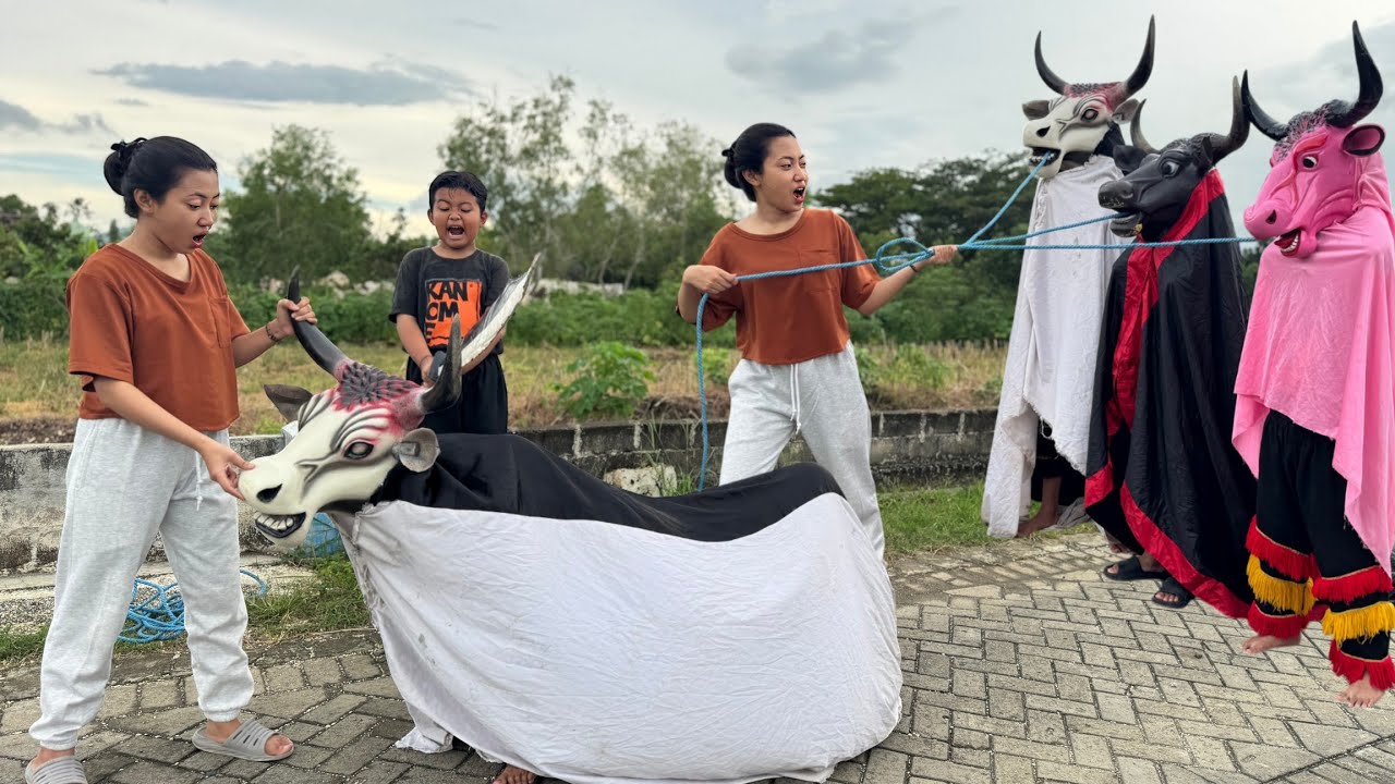 Drama pendek lucu | GAGAL POTONG SAPI KURBAN KARENA SAPI KURBANNYA NGAMUK 
