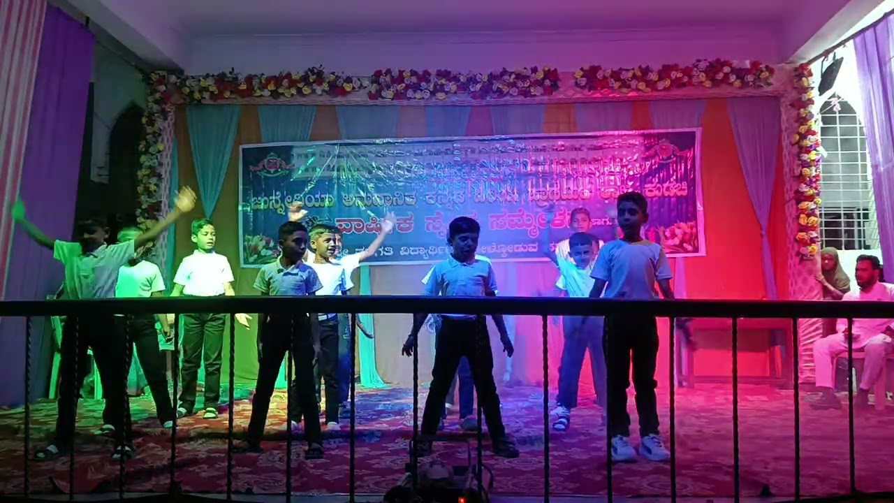 Energetic Dance by 4th Std Boys | Koi Kahe Kehta Rahe | JKHPS School Gathering”