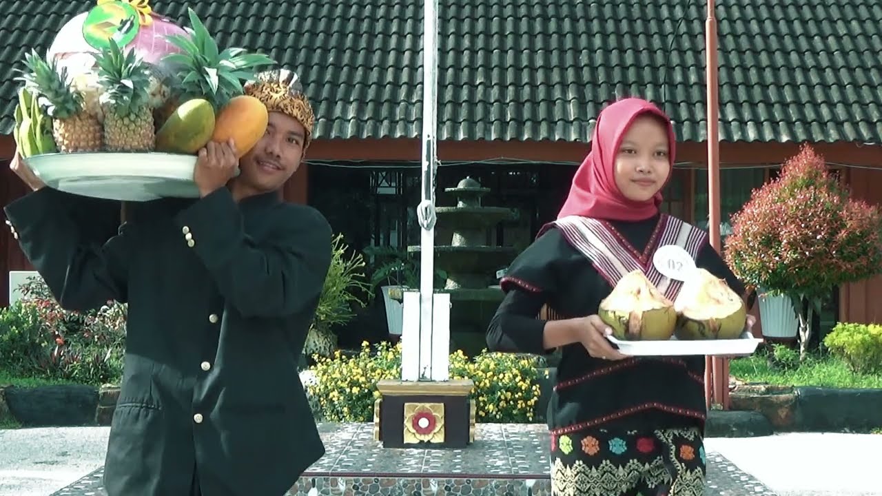Tradisi Dulang Penamat di SMAN 6 Mataram