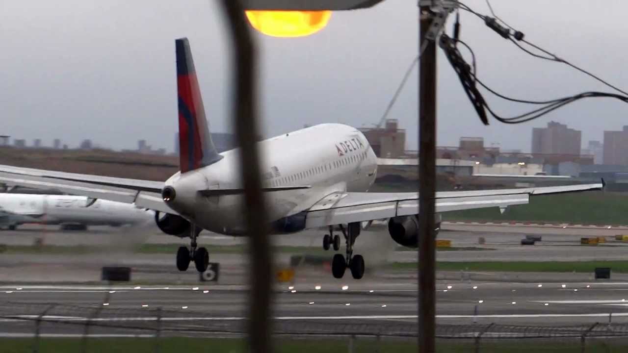 Awesome New York LaGuardia Airport spotting in HD (ZERO G 727 parked in background!)