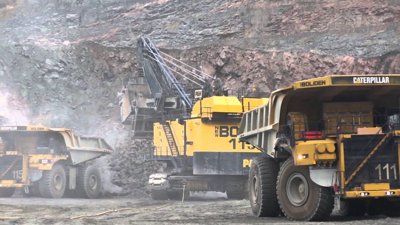 Caterpillar 795 F loaded by P&H