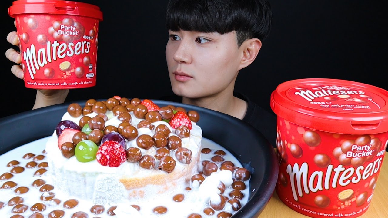 따뜻한생크림과 몰티져스케이크 리얼사운드 먹방ASMR MUKBANG Maltesers Chocolate cake&whipping cream チョコケーキ eating sounds