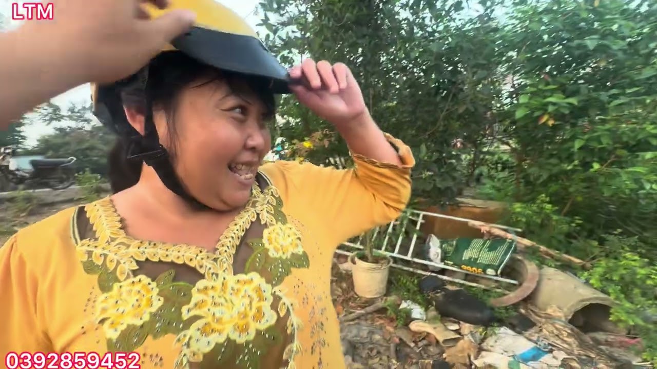 Buổi sáng em Loan qua báo tin cho chị Ba và cậu Tám