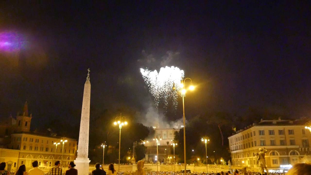 Fuochi e spettacolo di musica e luci a Piazza del Popolo - Roma