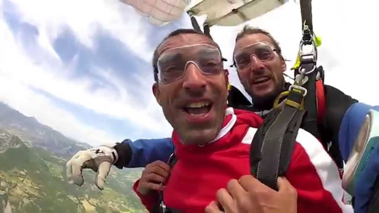 Saut en Parachutse Tandem de Damien HABOUZIT chez Sunset Parachutisme à Gap-Tallard