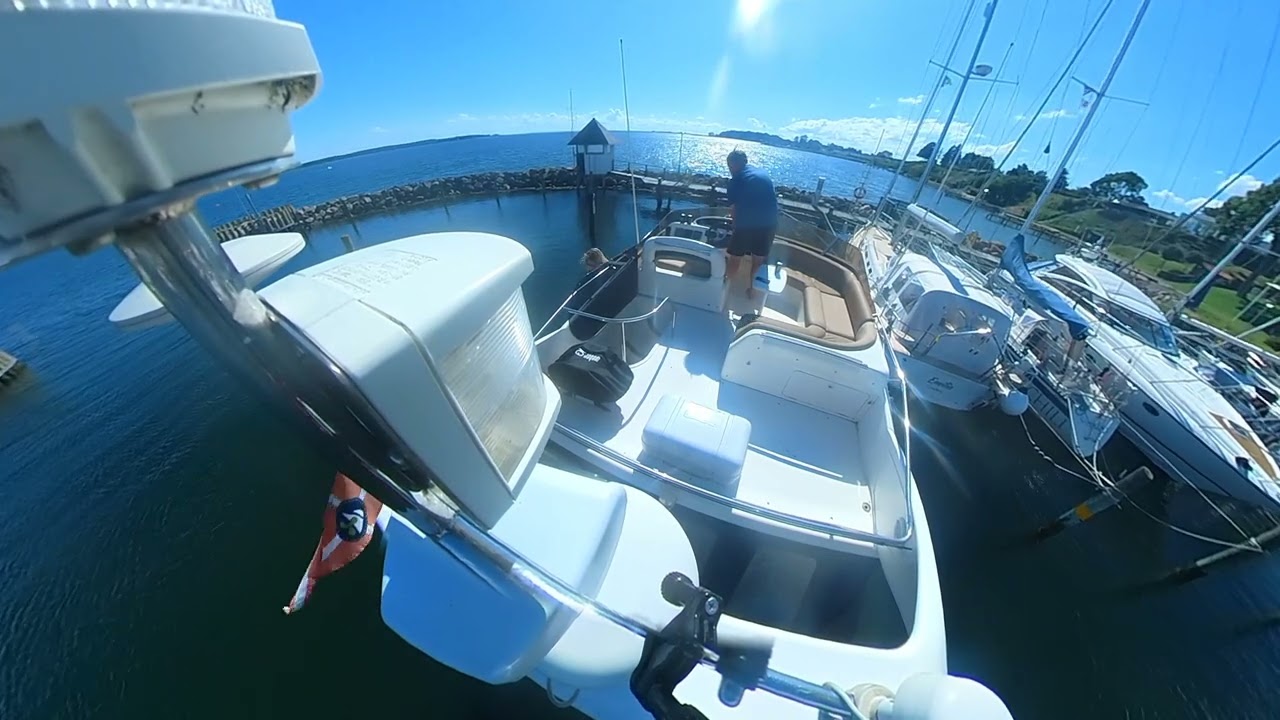 Princess 420 Yacht - Windy Docking at Rantzausminde