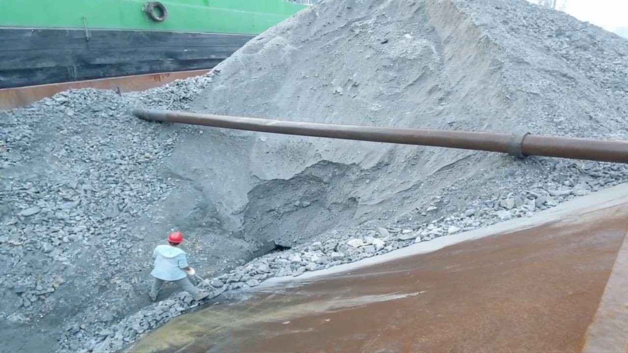 Barge unloads 5,300 tons of Phosphate rock | Satisfying video | Vlog of work on the barge