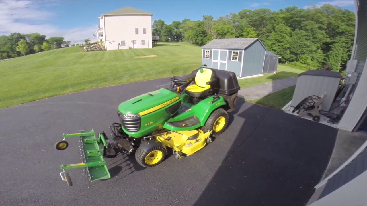 John Deere X739 Front Thatcher in action (long video)