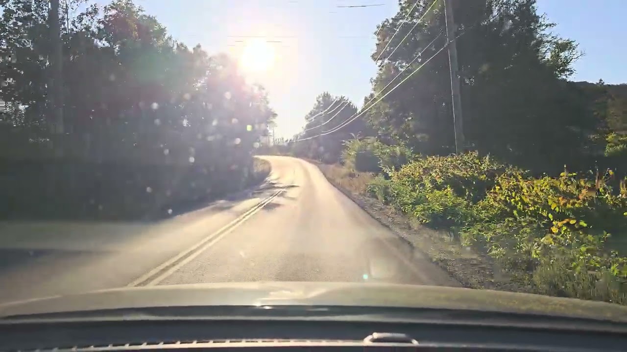 Beautiful early evening autumn drive on Highway 221 deep into the Annapolis Valley, Nova Scotia. 