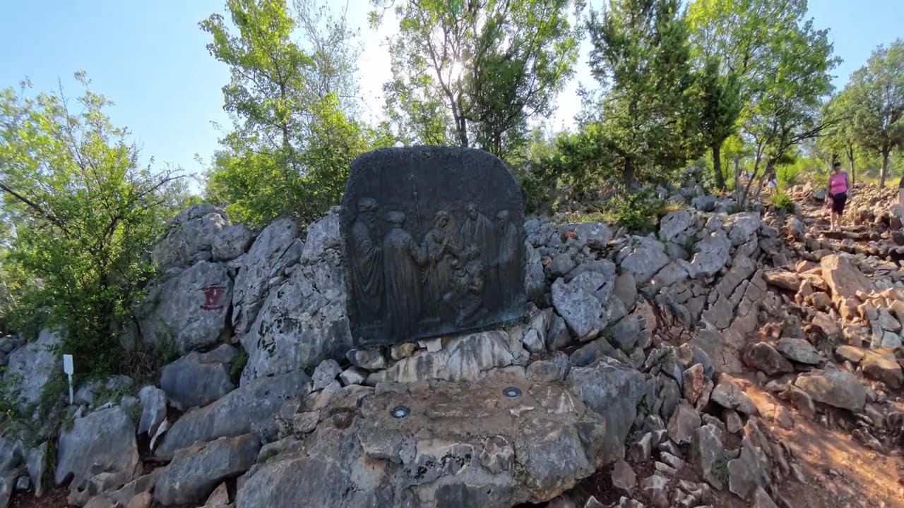 Međugorje: Brdo Ukazanja | Erscheinungsberg Pilgrimage