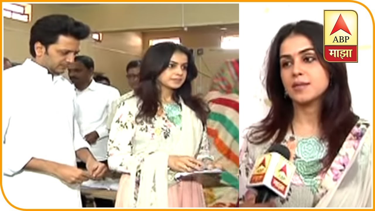 Maharashtra Assembly Polls अभिनेता रितेश देशमुख, जेनेलियाचं सहकुटुंब मतदान, काका दिलीप देशमुखही हजर