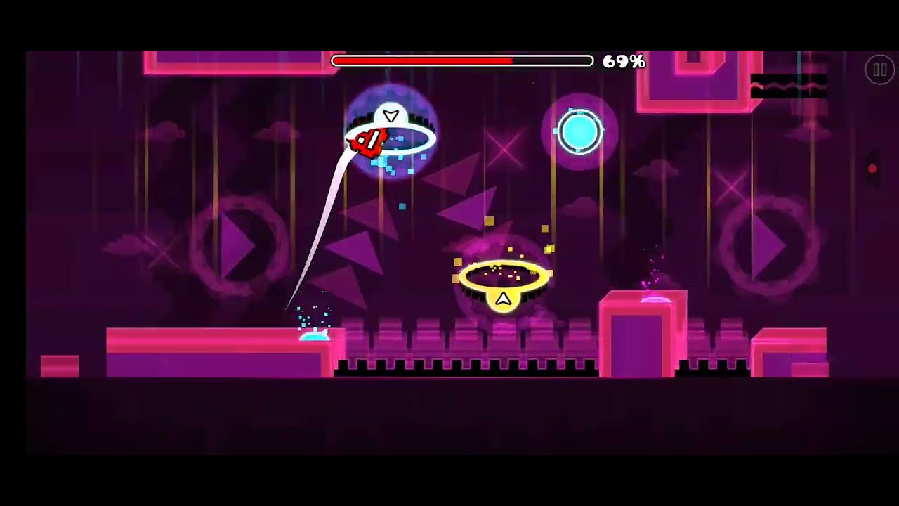 Jugando niveles de Geometry Dash 4