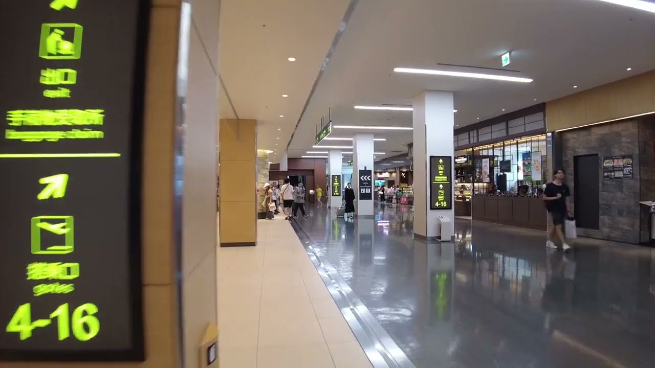 伊丹空港飛行機からバスターミナルノンストップ動画Kansai International Airport　（KIX）: From the plane to the bus terminal.USJ