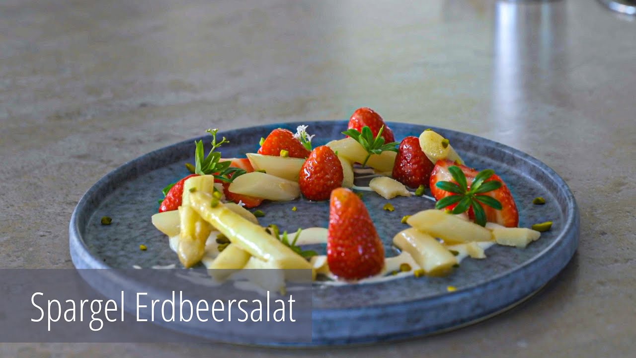 Unglaublicher Spargelsalat mit Erdbeeren