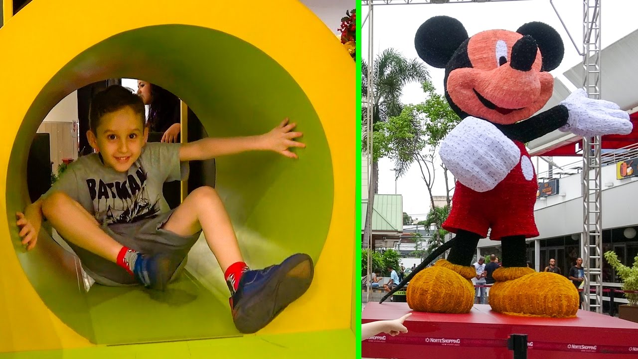 Paulinho e Toquinho Brincando no Parquinho e Mickey Gigante - Infantil para Crianças