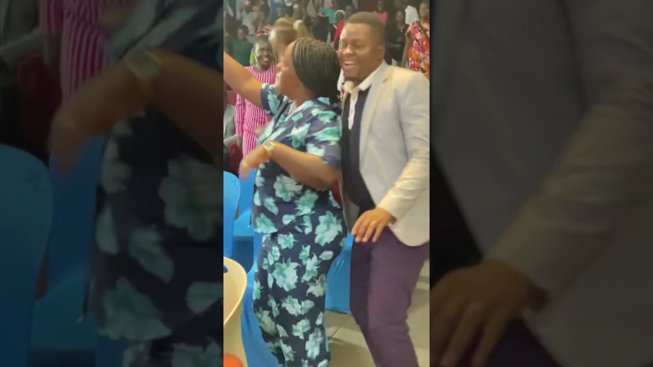 Pr Amon Daddy Daddy Yakyankalanyiza Fidodido ku Concert ya Pr Ivan. Gano amasanyalaze gakuba.