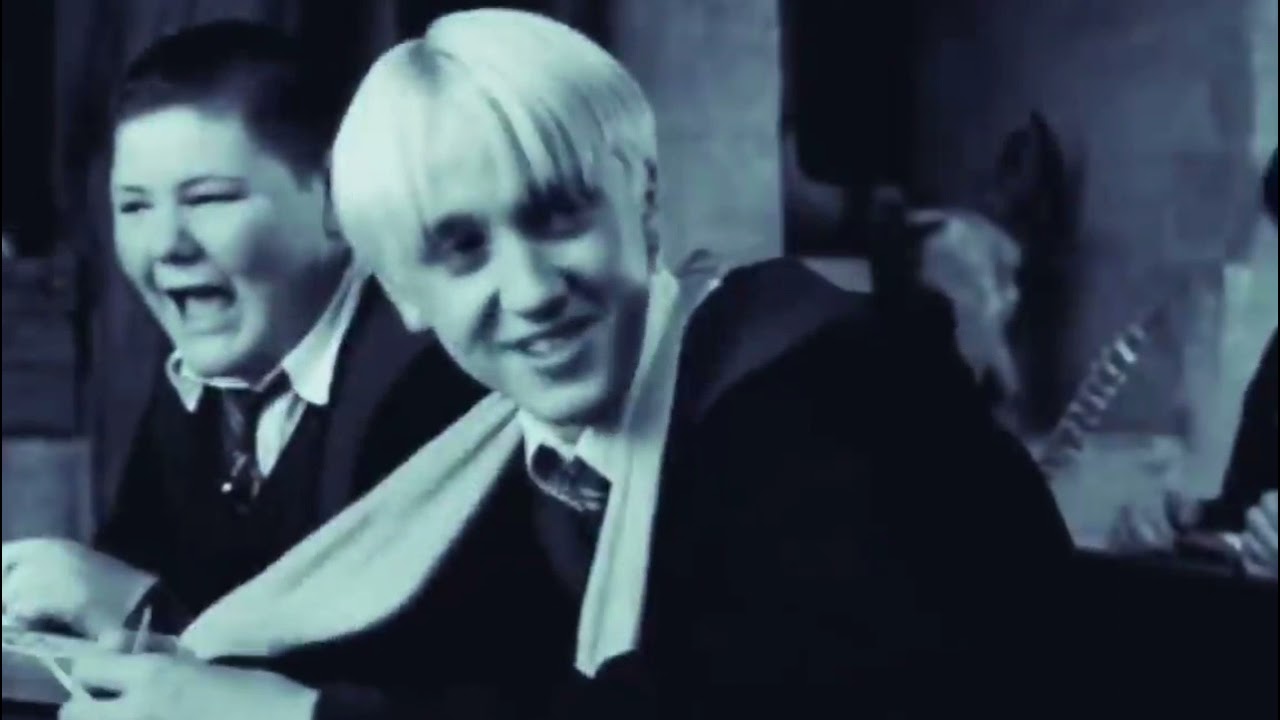 Draco Malfoy and Hermione Granger  / Umbrella