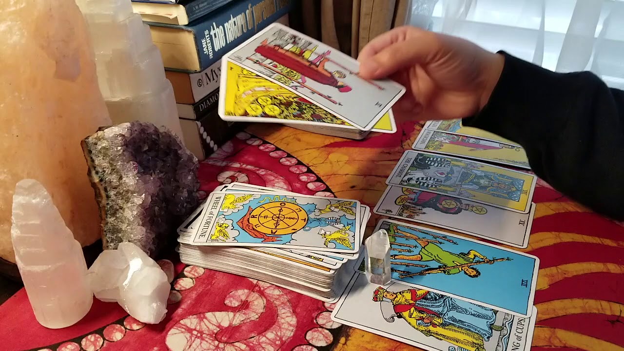 Leo Mid-March 15-31 - You're finally getting it Leo - Love Tarot Reading