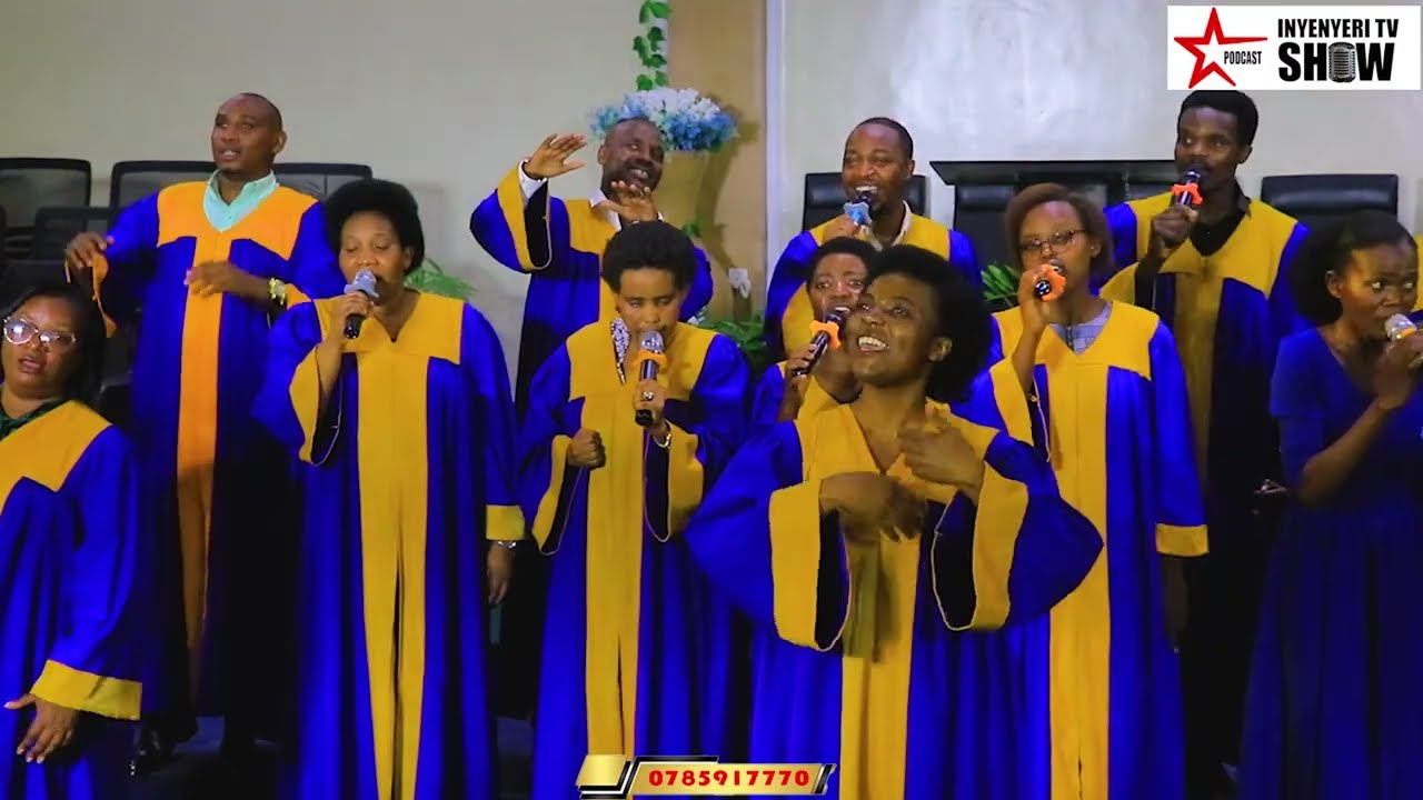 Joy Light Choir mukwifuriza abantu umwaka mushya bashimishije abajemugitaramo ku MUHIMA SDA CHURCH