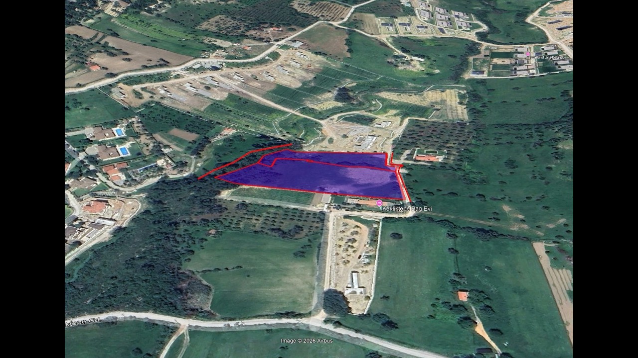 Urla Yelaltı’nda Deniz Manzaralı, Lüks Villalar Arasında Özel Tarla