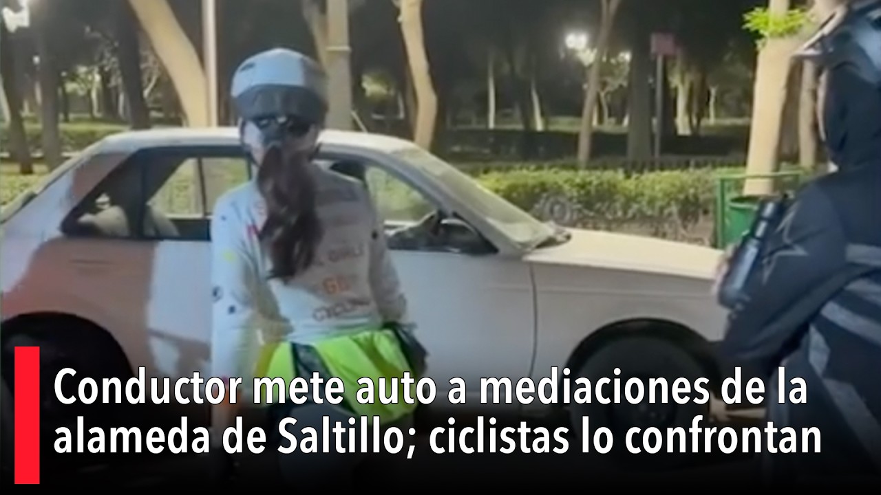 Conductor mete auto a mediaciones de la alameda de Saltillo; ciclistas lo confrontan