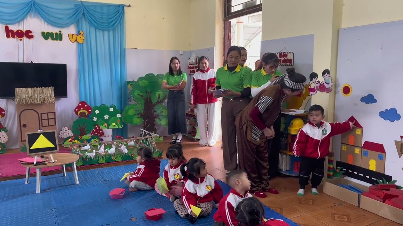 LQVT: Nhận biết và gọi tên hình tam giác, hình chữ nhật. 3-4T. GV: Đặng Thị Nga