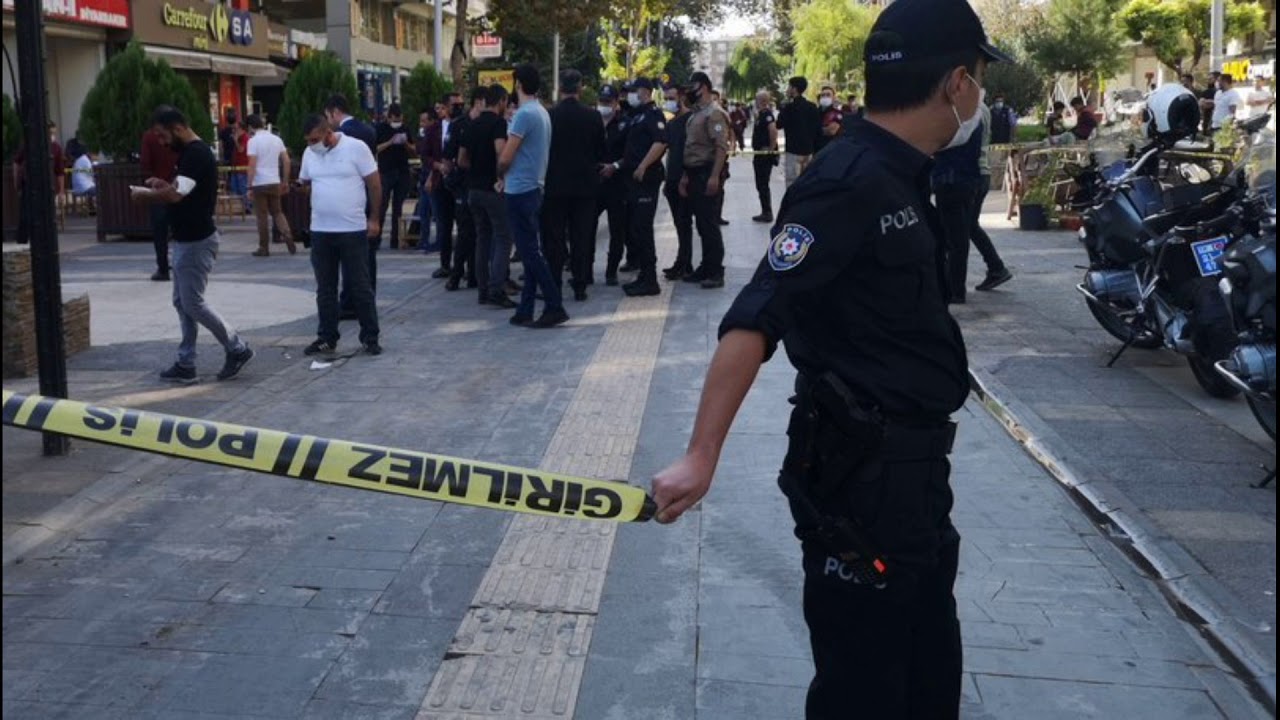 Ablasını &Ouml;LD&Uuml;RD&Uuml; !!! - Diyarbakır'da kan donduran CİNAYET !