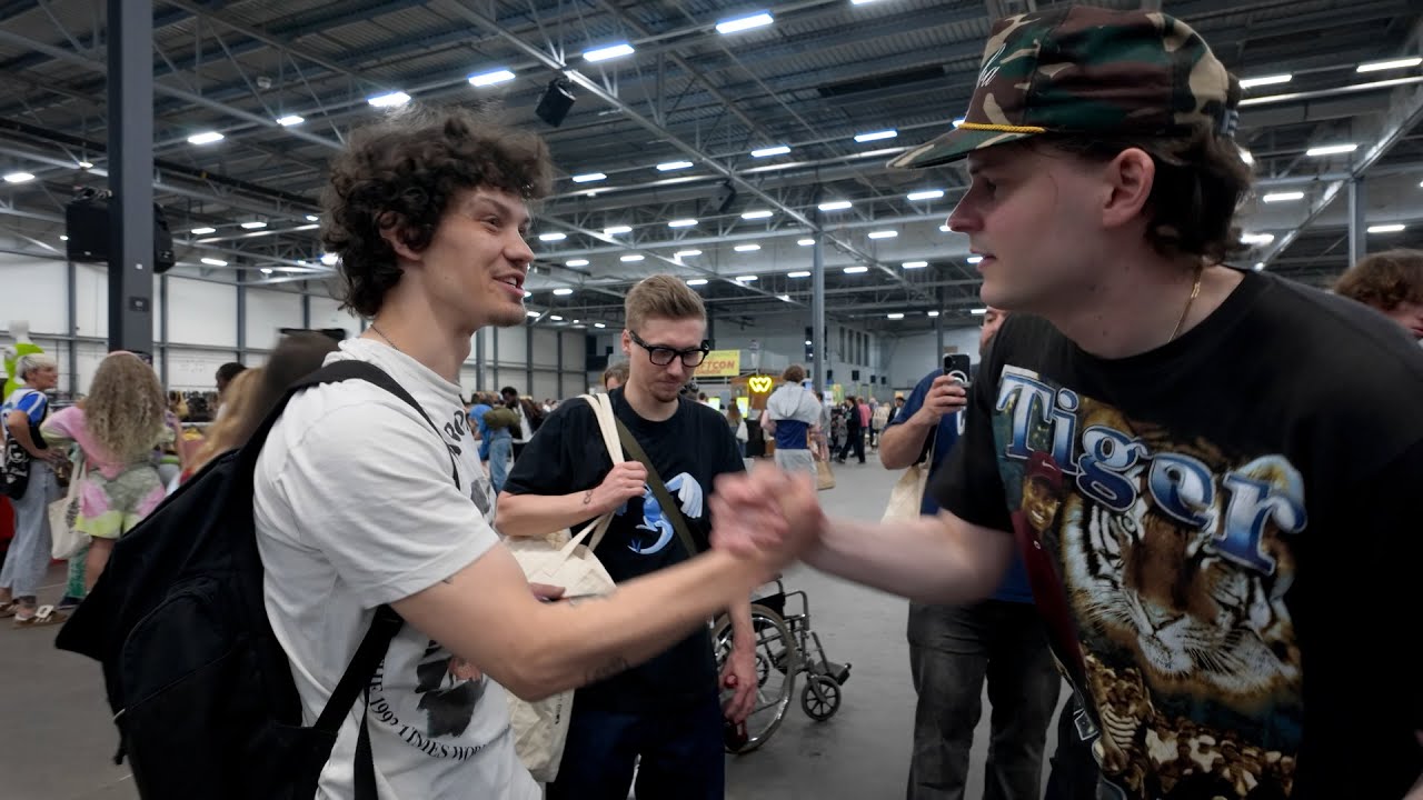 Buying vintage at the largest thrift convention in Europe. Thriftcon 2025.