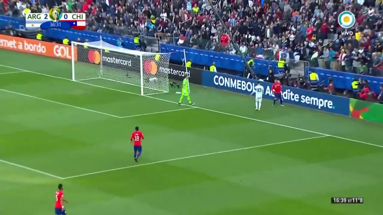 Leo Messi vs Gary medel (Chile vs argentina)