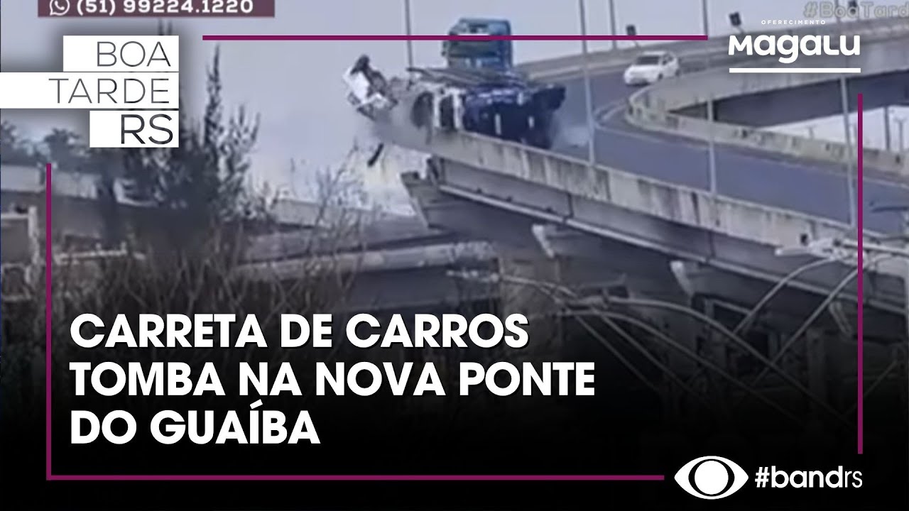 Carreta de carros tomba na nova ponte do Guaíba