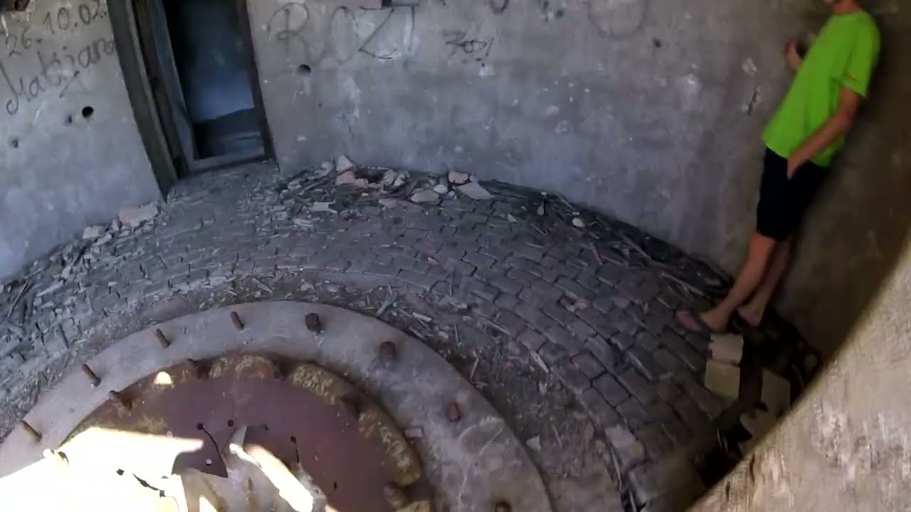Exploring ABANDONED military tunnels and bunkers for artillery